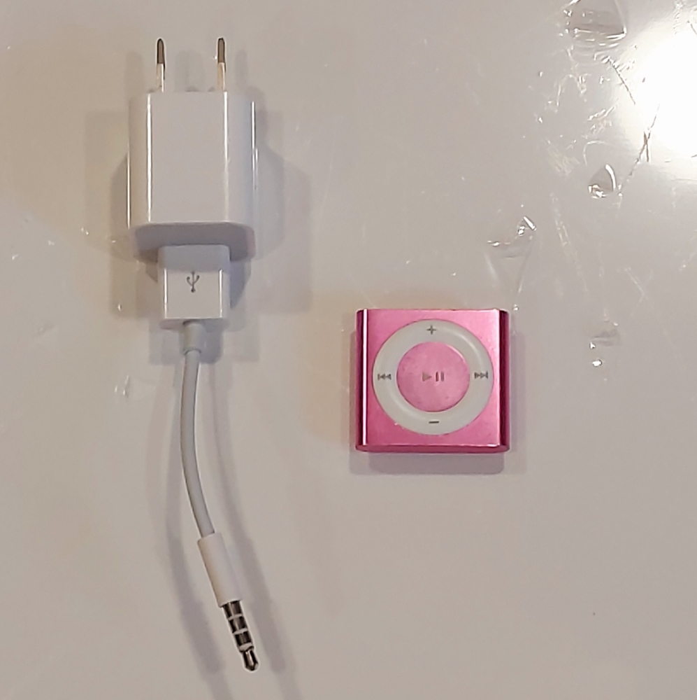 Pink Apple iPod Shuffle 4th Generation